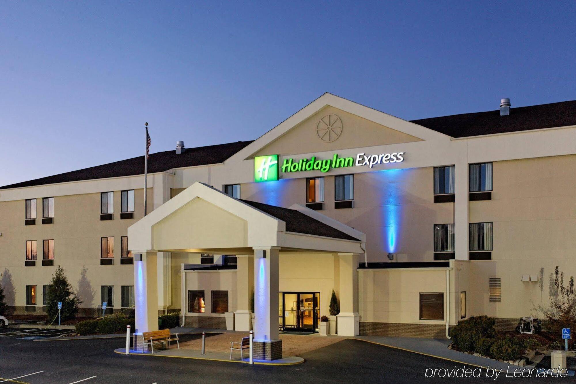 Holiday Inn Express Metropolis, An Ihg Hotel Exterior photo